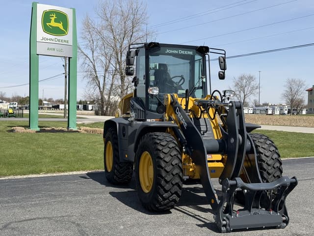 Image of John Deere 344P equipment image 2