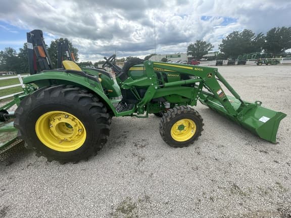 Image of John Deere 4044M equipment image 3
