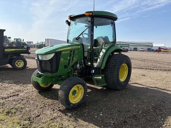 Image of John Deere 4044R equipment image 3