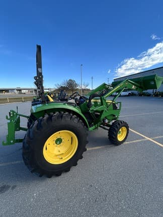 Image of John Deere 4052M equipment image 3