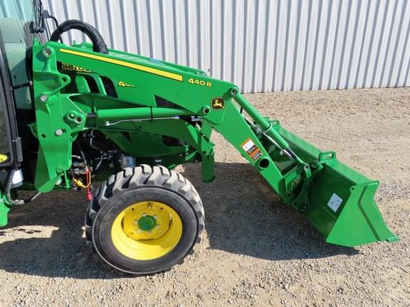 Image of John Deere 4052R equipment image 3
