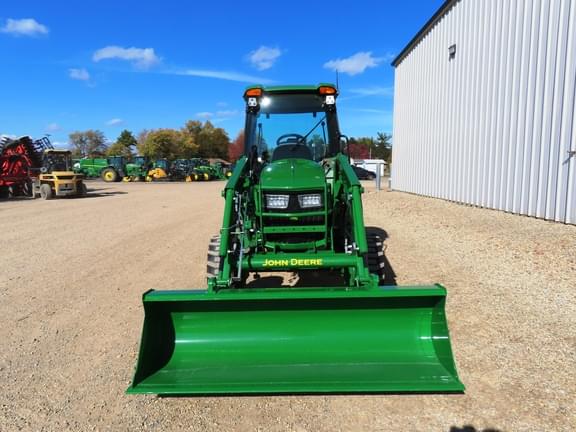 Image of John Deere 4052R equipment image 4