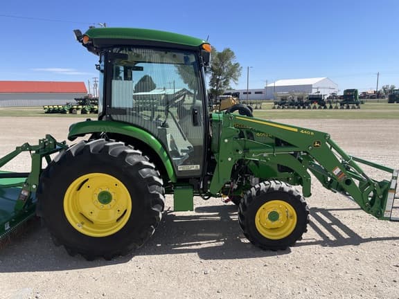 Image of John Deere 4052R equipment image 4