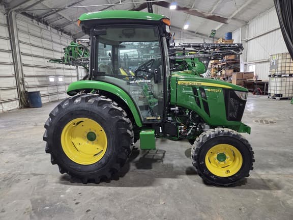 Image of John Deere 4052R equipment image 1