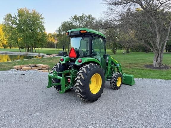 Image of John Deere 4052R equipment image 4
