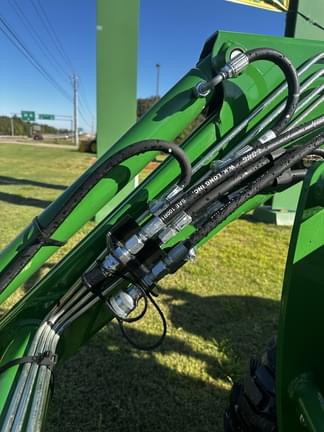 Image of John Deere 4066M equipment image 4