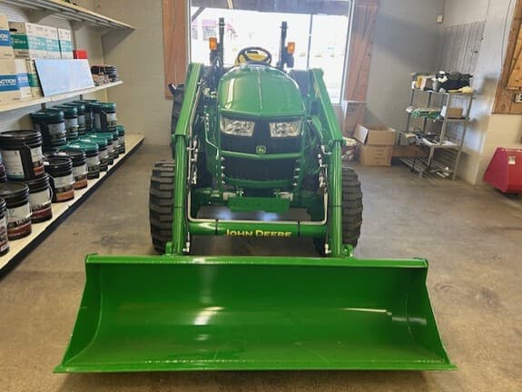 Image of John Deere 4066M equipment image 4