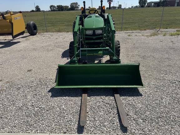 Image of John Deere 4066R equipment image 3