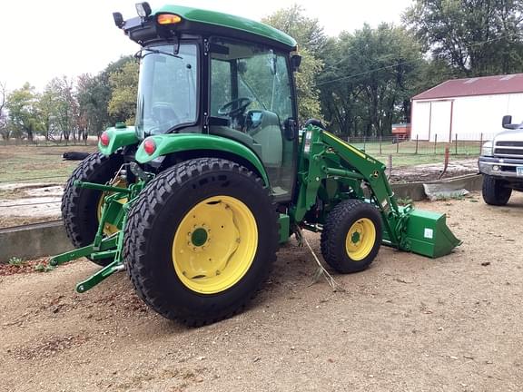 Image of John Deere 4066R equipment image 4