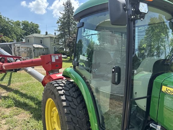Image of John Deere 4075R equipment image 4