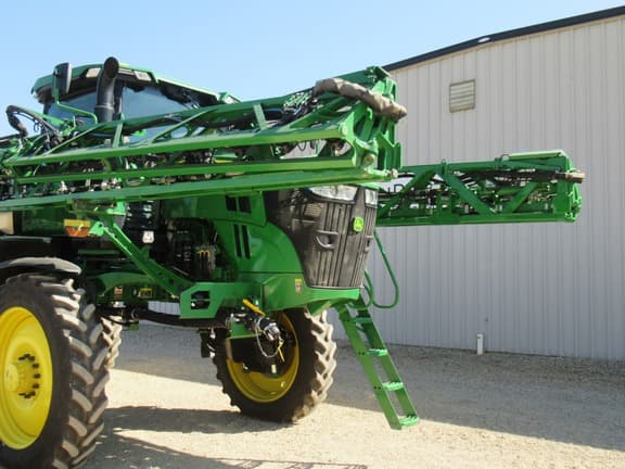Image of John Deere 410R equipment image 3