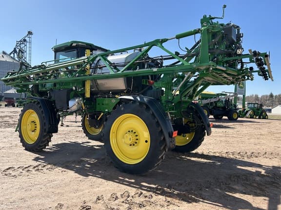 Image of John Deere 410R equipment image 4