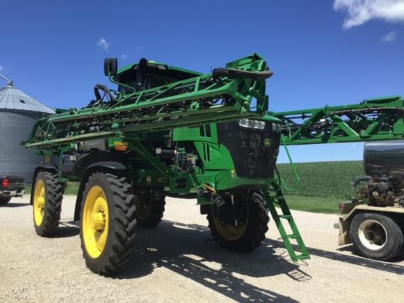 Image of John Deere 410R equipment image 2