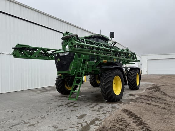 Image of John Deere 410R equipment image 1