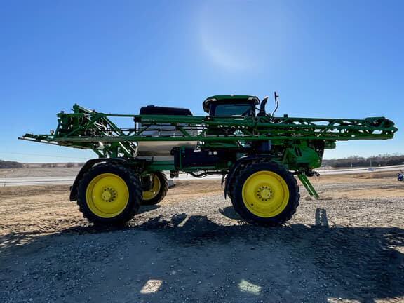 Image of John Deere 412R equipment image 3