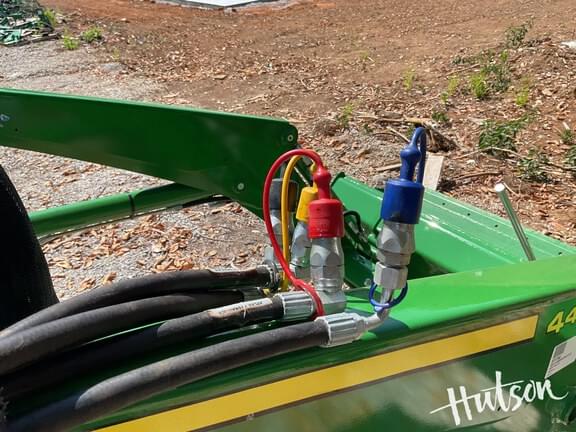 Image of John Deere 440R equipment image 4