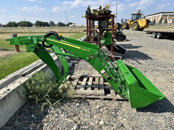 Image of John Deere 440R equipment image 1