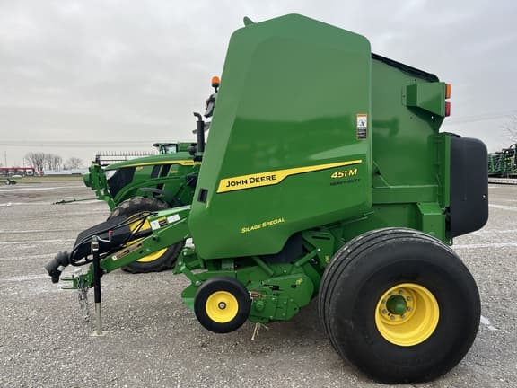 Image of John Deere 451M equipment image 2