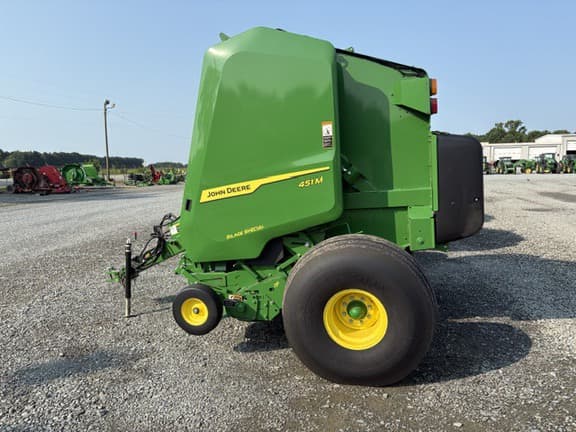 Image of John Deere 451M equipment image 3