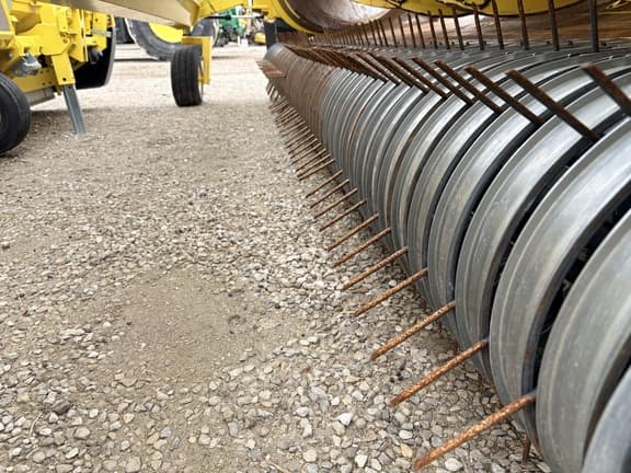 Image of John Deere 46R equipment image 2