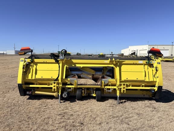 Image of John Deere 46R equipment image 4