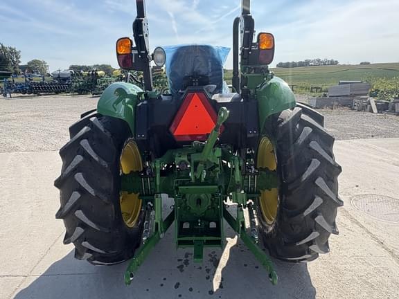 Image of John Deere 5050E equipment image 3