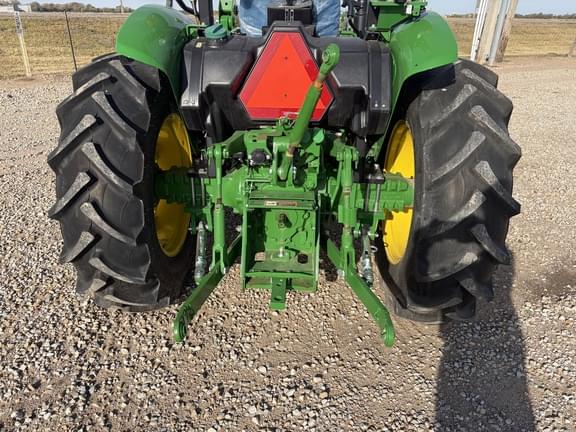 Image of John Deere 5050E equipment image 4