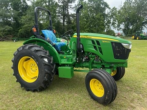 Image of John Deere 5050E equipment image 3