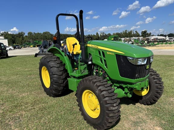 Image of John Deere 5050E equipment image 2