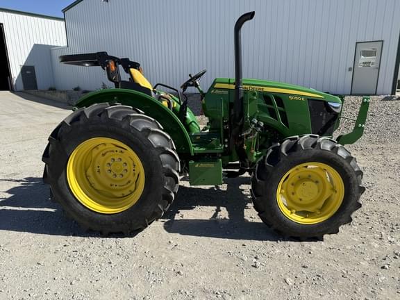 Image of John Deere 5050E equipment image 3