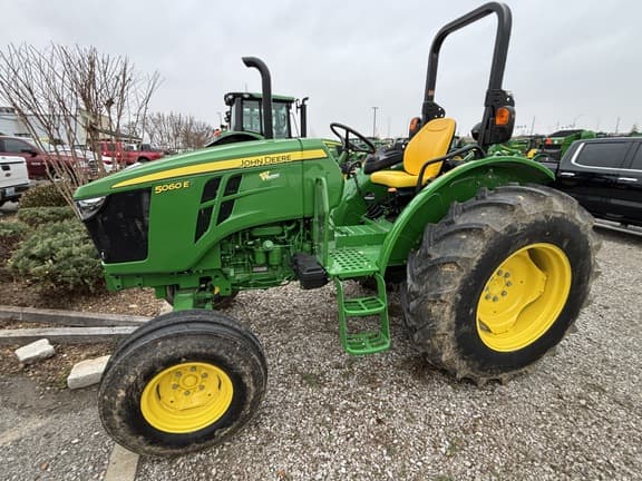 Image of John Deere 5060E equipment image 2
