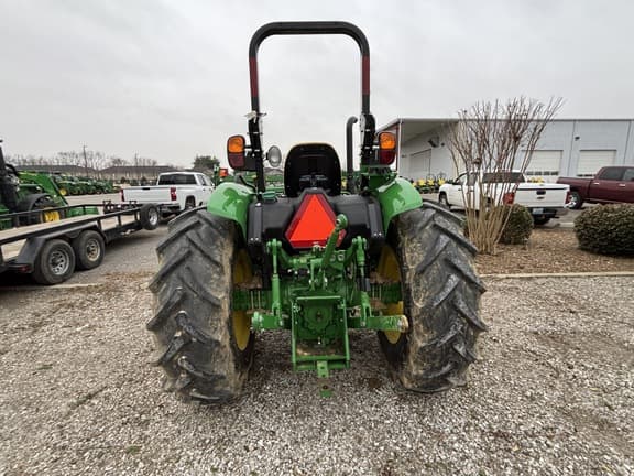 Image of John Deere 5060E equipment image 4