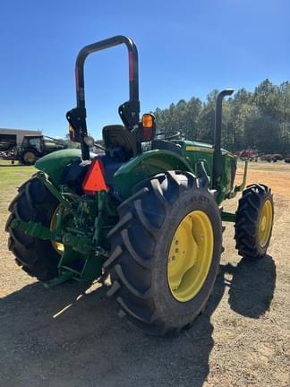 Image of John Deere 5060E equipment image 3