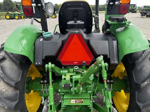 Image of John Deere 5060E equipment image 4