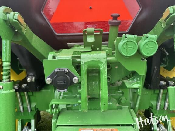 Image of John Deere 5060E equipment image 4