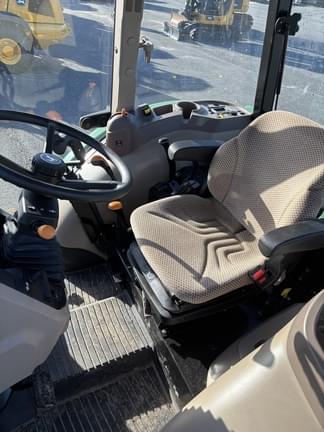 Image of John Deere 5060E equipment image 3