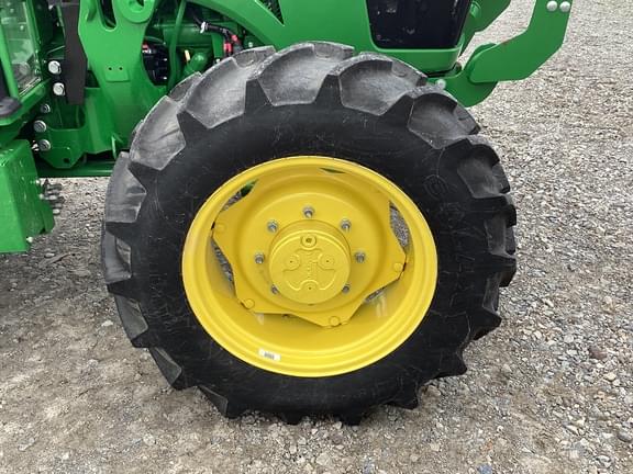 Image of John Deere 5060E equipment image 4