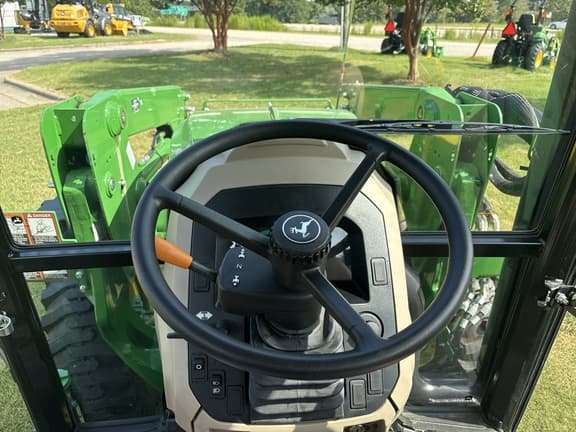 Image of John Deere 5060E equipment image 4
