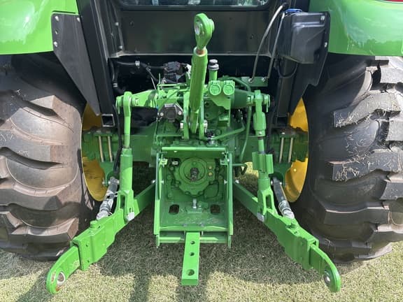 Image of John Deere 5060E equipment image 2