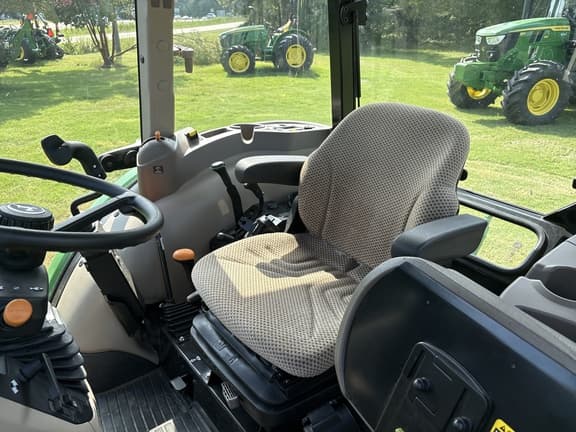 Image of John Deere 5060E equipment image 1