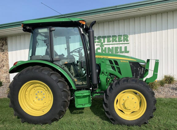 Image of John Deere 5060E equipment image 2