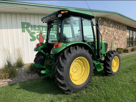 Image of John Deere 5060E equipment image 4