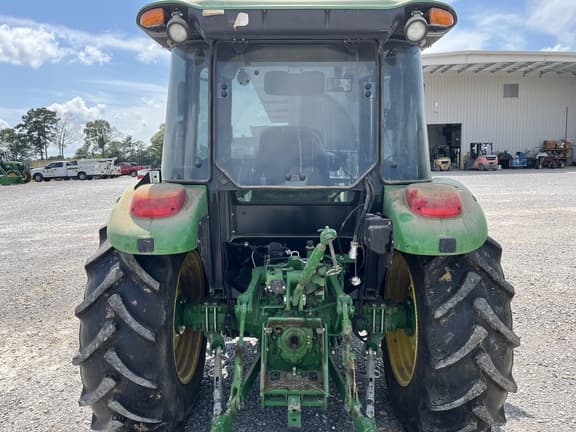 Image of John Deere 5067E equipment image 4