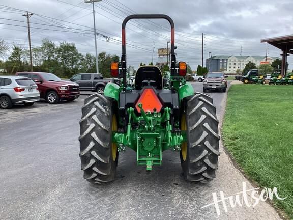 Image of John Deere 5067E equipment image 4