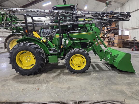 Image of John Deere 5067E equipment image 4