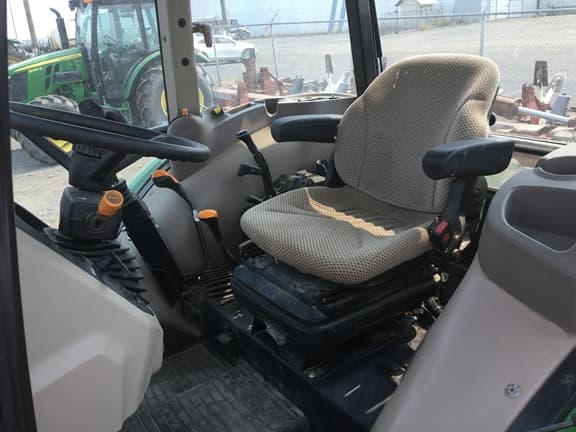 Image of John Deere 5067E equipment image 3