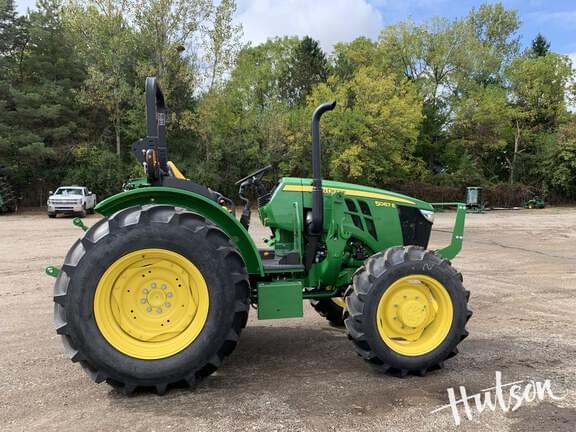 Image of John Deere 5067E equipment image 4