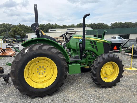 Image of John Deere 5067E equipment image 2