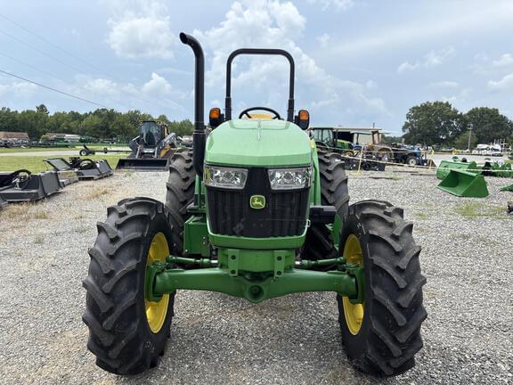Image of John Deere 5067E equipment image 4