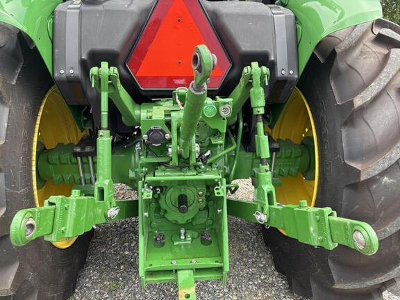 Image of John Deere 5067E equipment image 3